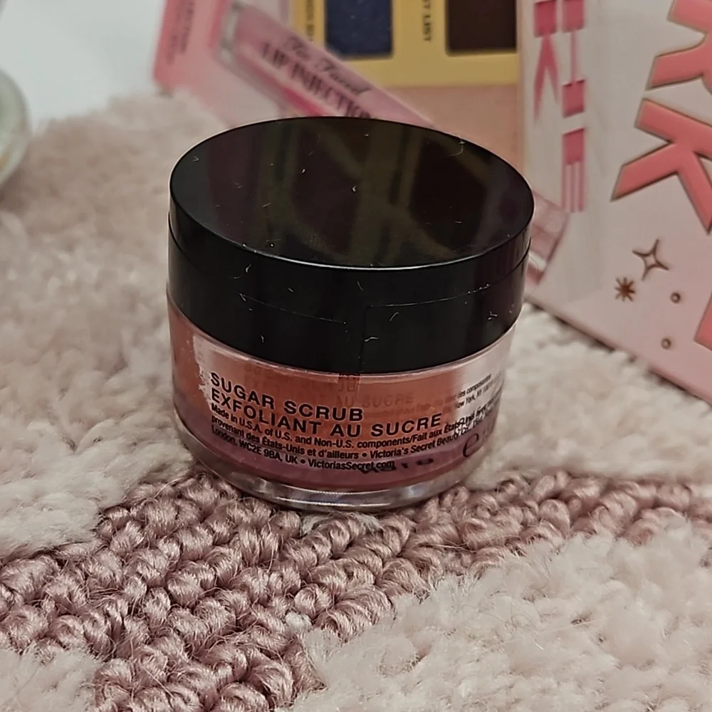 nwt Victoria's Secret LIPS LIKE SUGAR Scrub - Picture 2 of 2